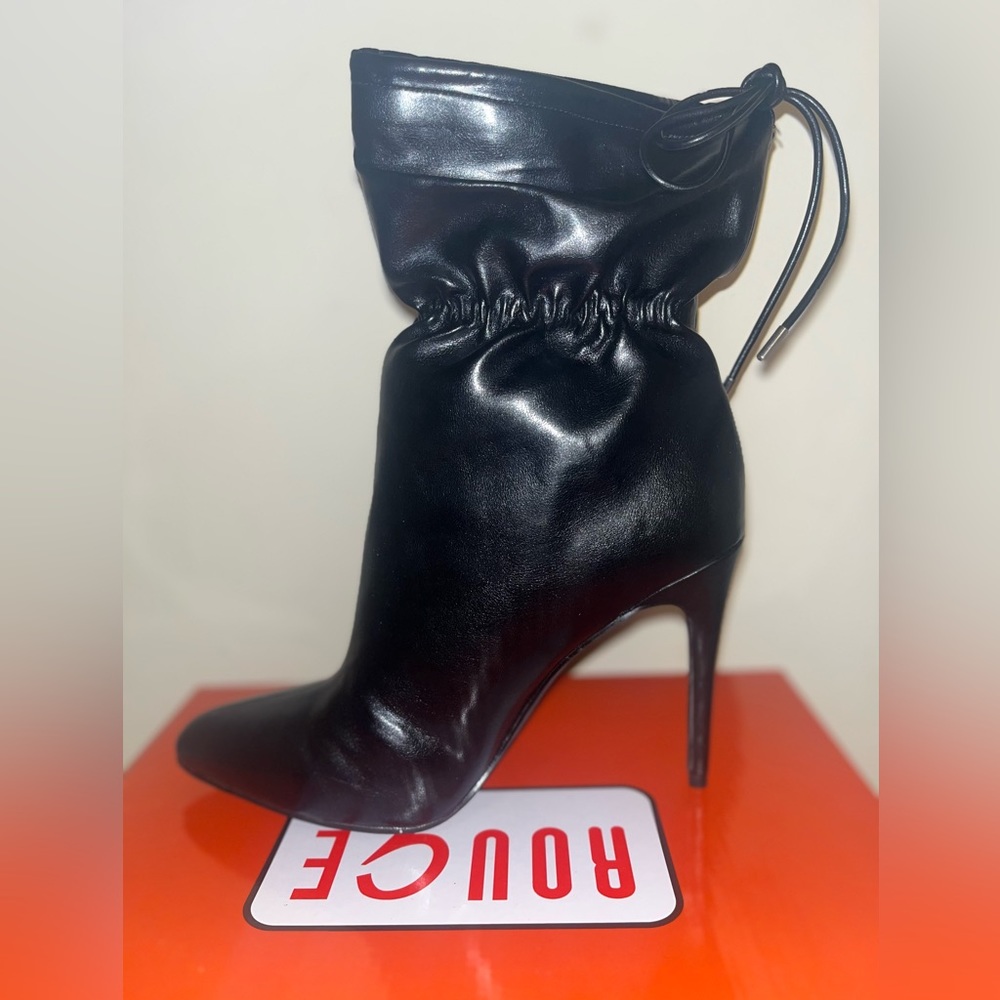 Pointed Toe Tie Back Stil
